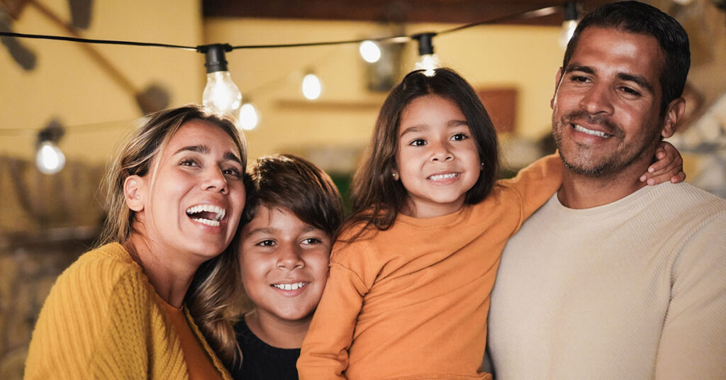 Case-Study-Acquisition-Of-Us-Citizenship-Tondini-law, image of a immigrant family smiling